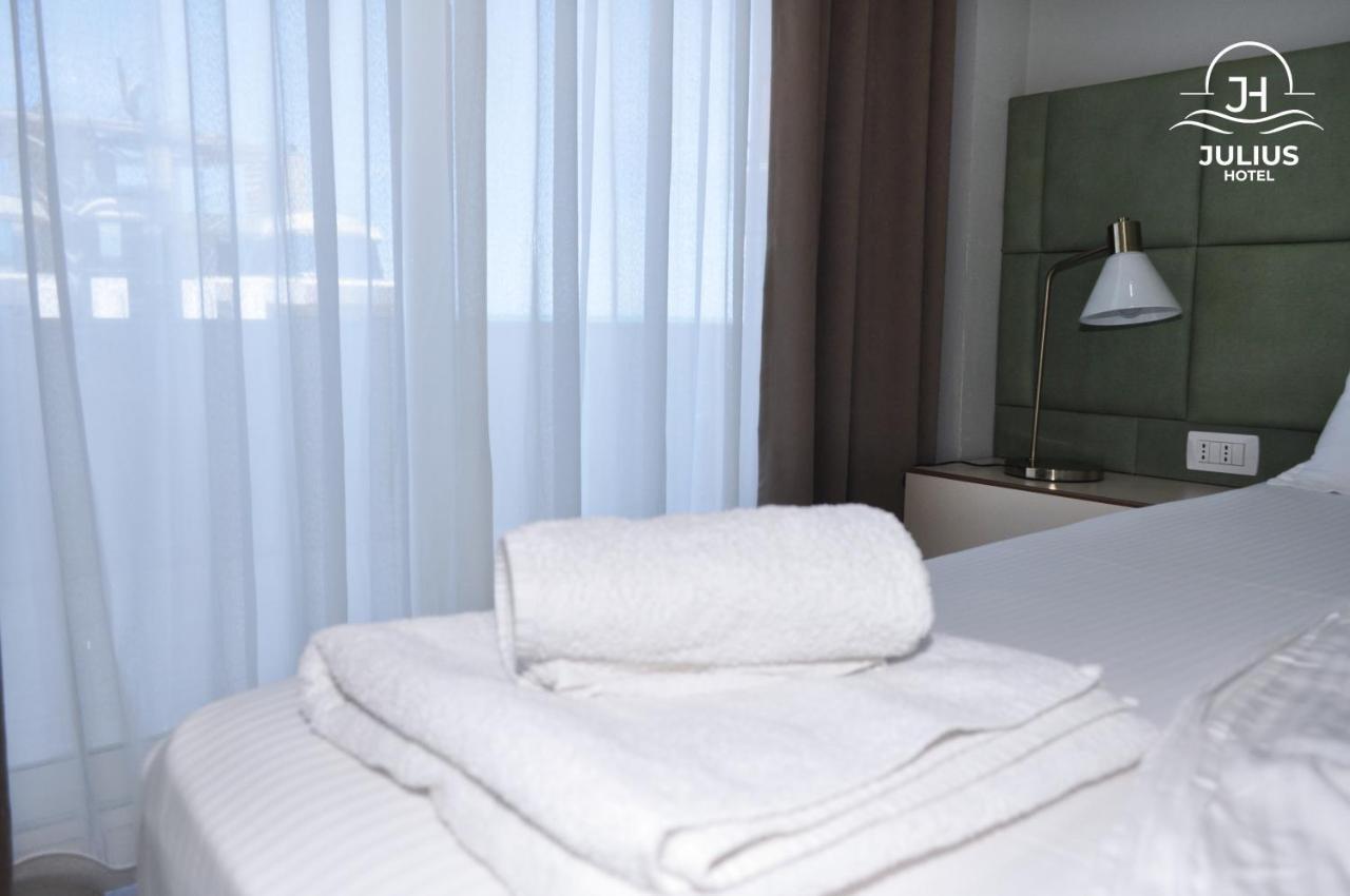 Julius Hotel Голем Екстериор снимка