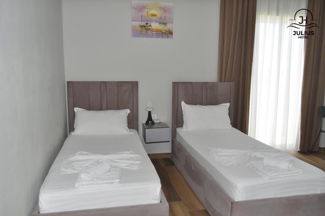 Julius Hotel Голем Екстериор снимка
