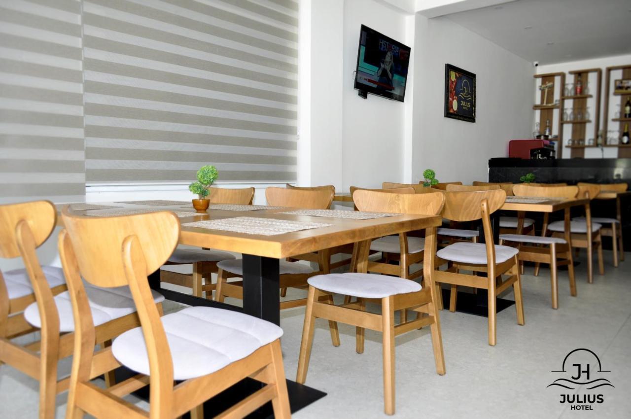 Julius Hotel Голем Екстериор снимка