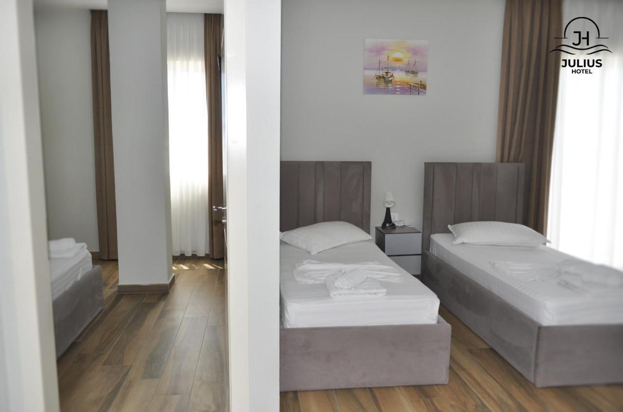 Julius Hotel Голем Екстериор снимка