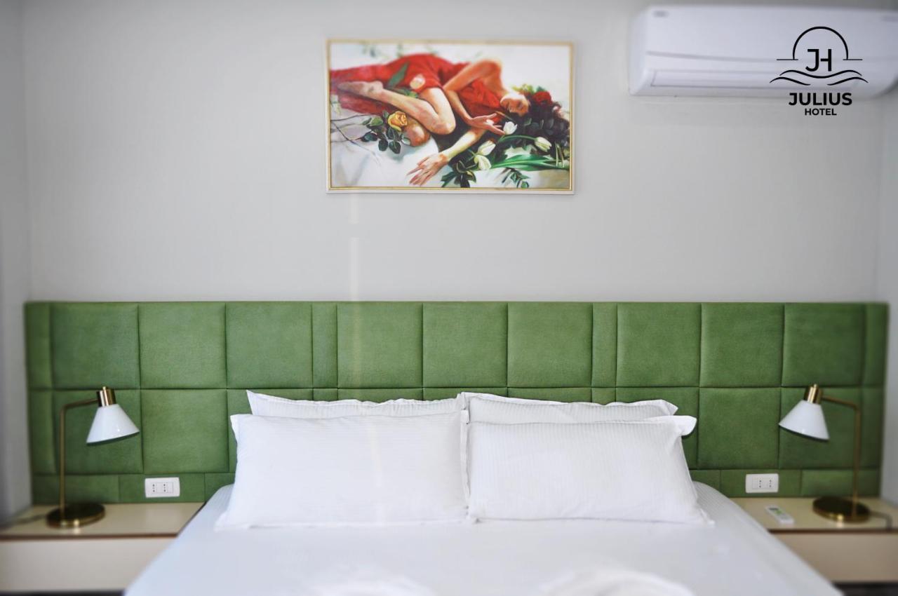 Julius Hotel Голем Екстериор снимка