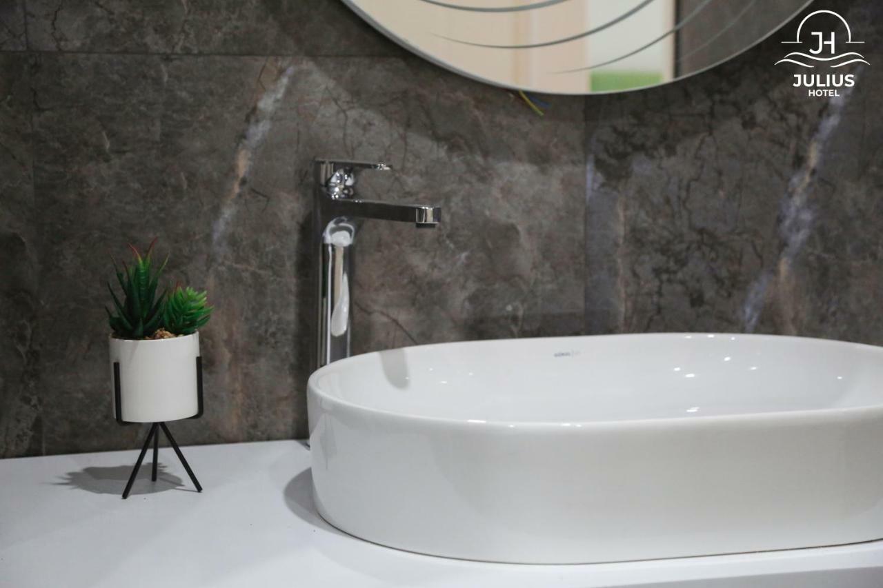 Julius Hotel Голем Екстериор снимка