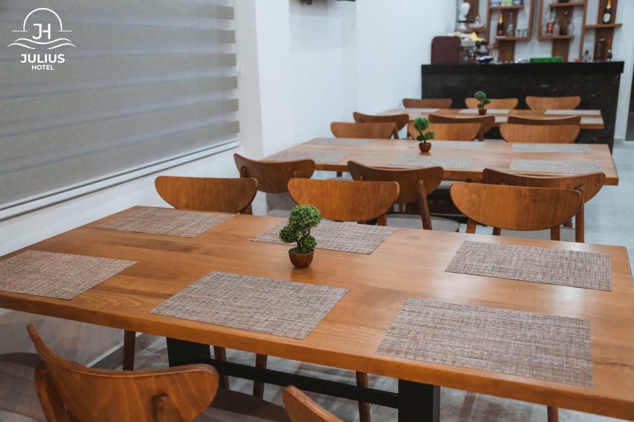 Julius Hotel Голем Екстериор снимка