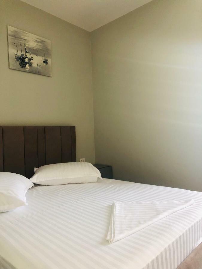 Julius Hotel Голем Екстериор снимка