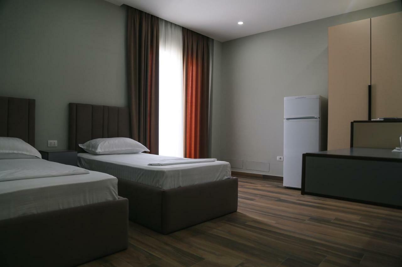 Julius Hotel Голем Екстериор снимка