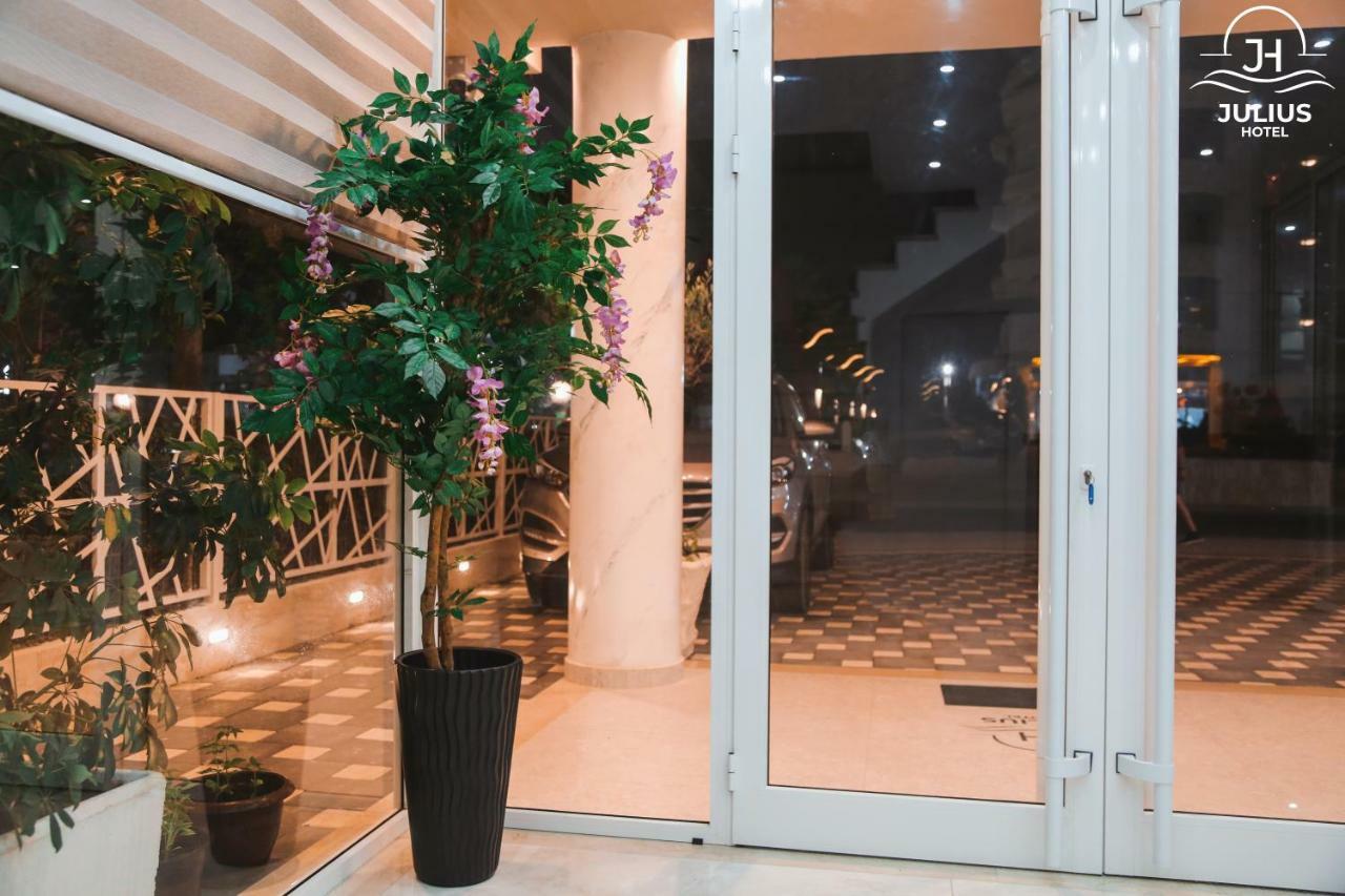 Julius Hotel Голем Екстериор снимка