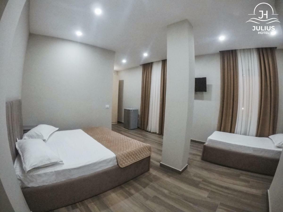 Julius Hotel Голем Екстериор снимка